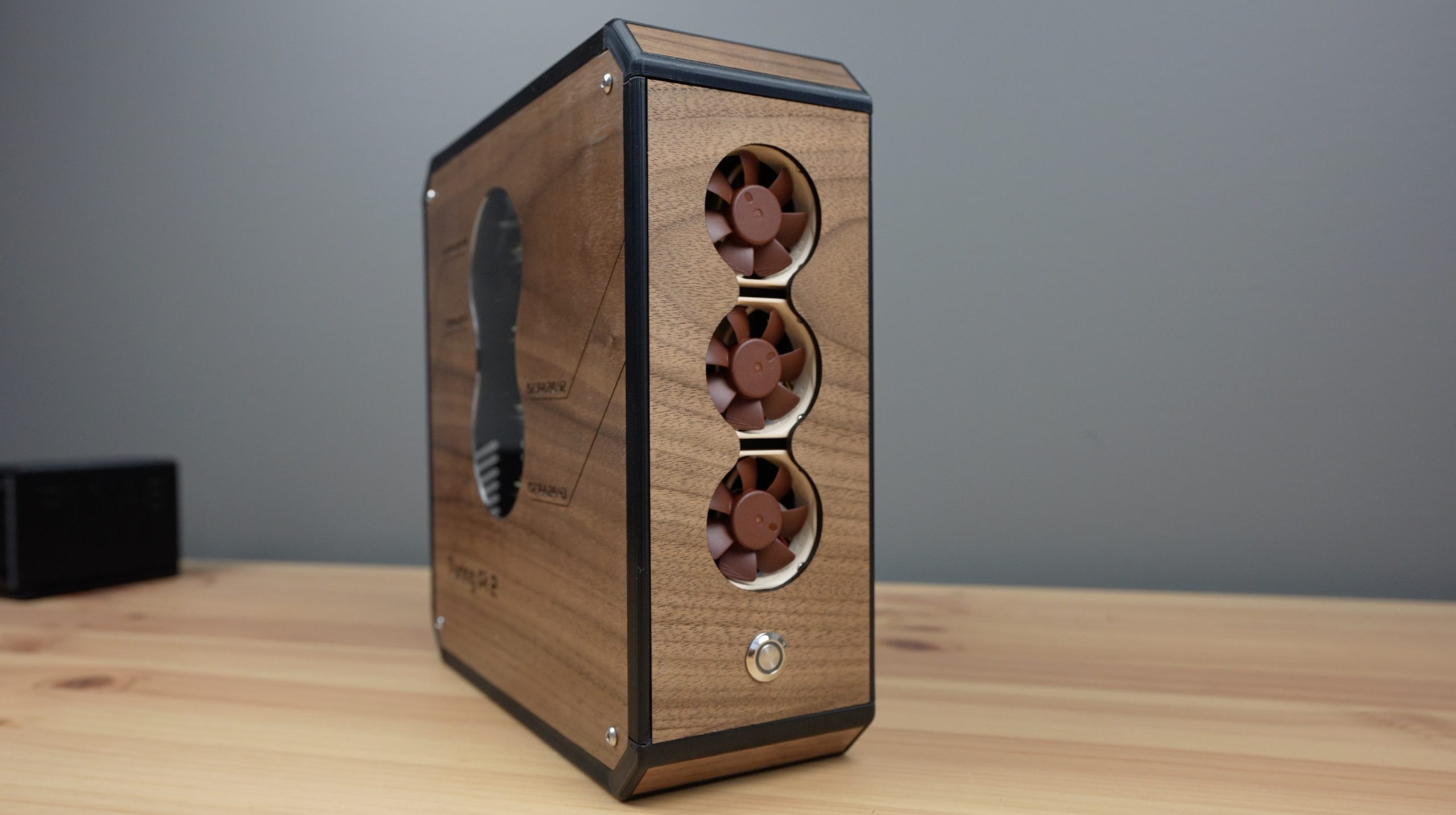 Custom Wood ITX Case »