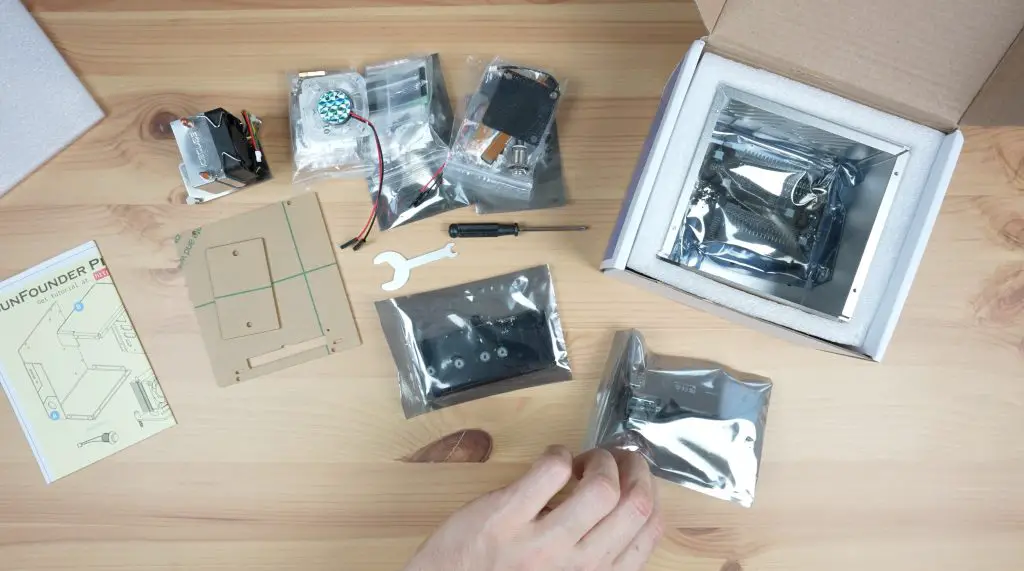 Pinronman 5 Case Components Unpacking