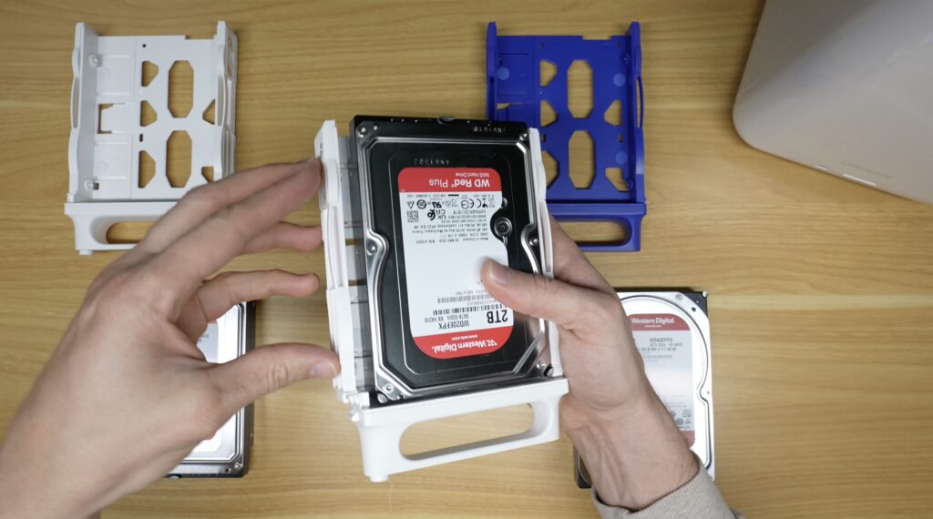 Toolless Drive Mounting